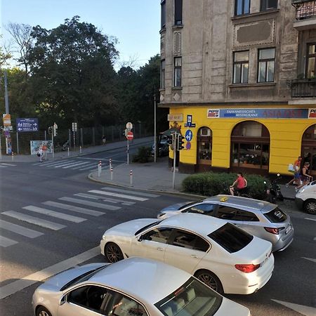 Near The Center Apartment Виена Екстериор снимка