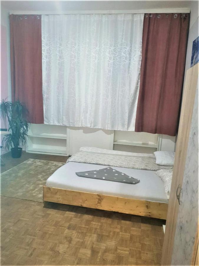 Near The Center Apartment Виена Екстериор снимка