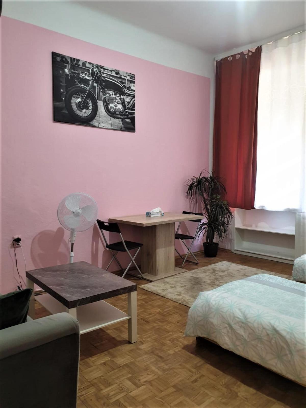 Near The Center Apartment Виена Екстериор снимка