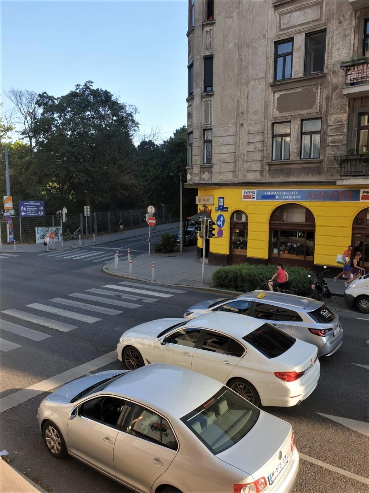 Near The Center Apartment Виена Екстериор снимка